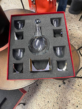 Load image into Gallery viewer, Camus Jubilee 5.50 Edition Cognac (with Glasses and Display Platform)